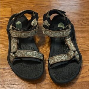 Teva women’s size 8